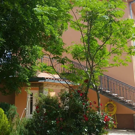 Eden Apartment *